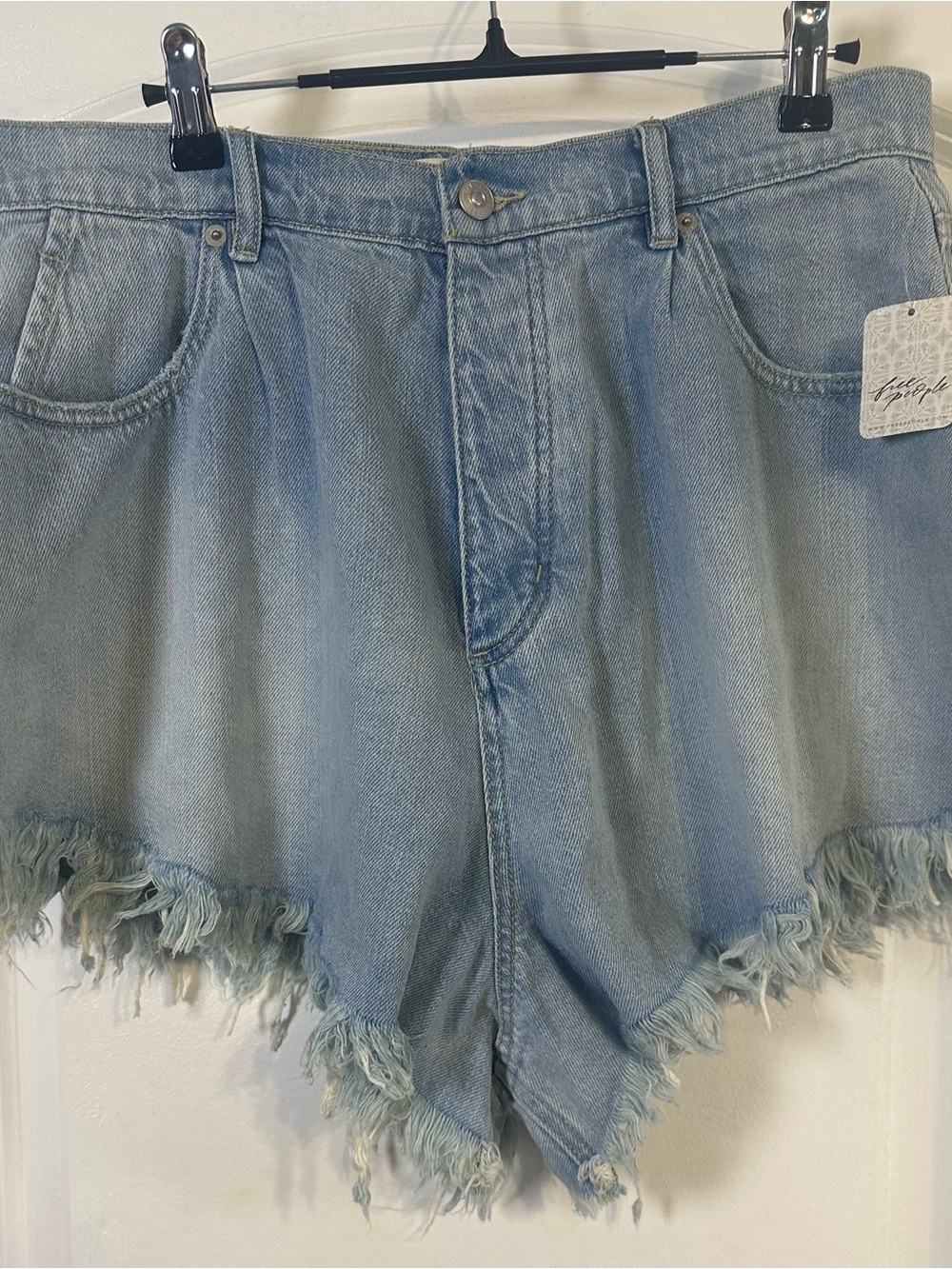 NWT Free People We The Free Harlie Denim Shorts Medium Wash Blue Size 32